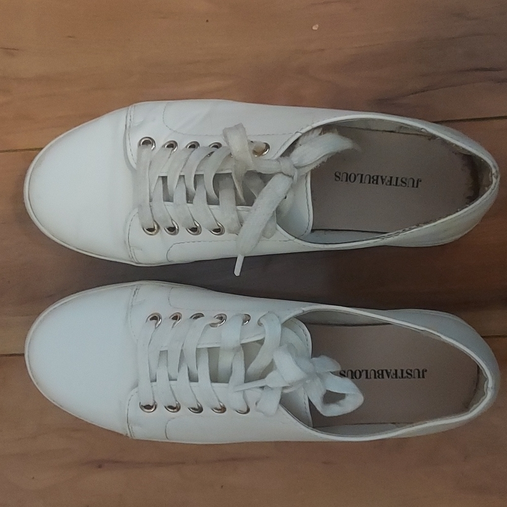 White tennis shoes